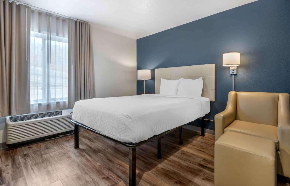 Standard Queen Room - Non-Smoking interior
